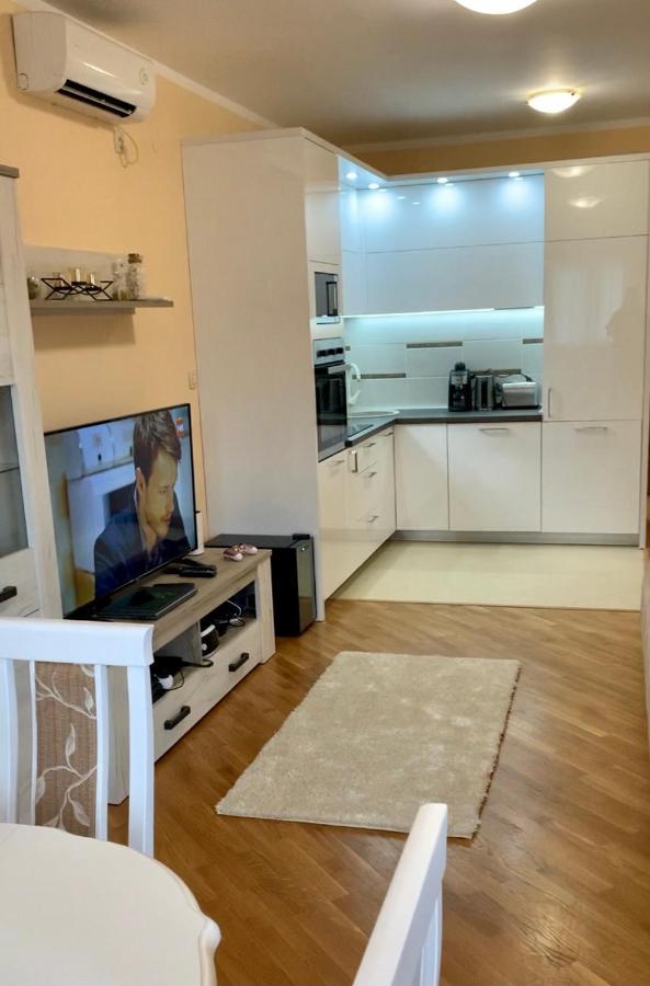 Baošići Lastochka.Mne Apartments מראה חיצוני תמונה