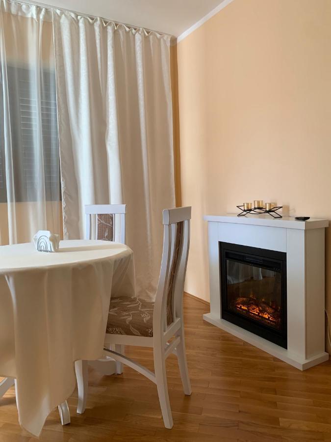 Baošići Lastochka.Mne Apartments מראה חיצוני תמונה